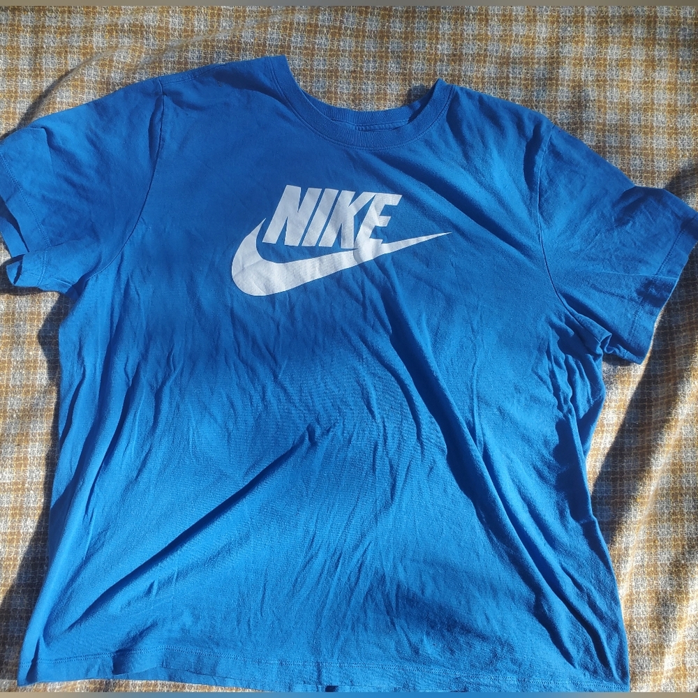 Mens nike t shirt size extra large